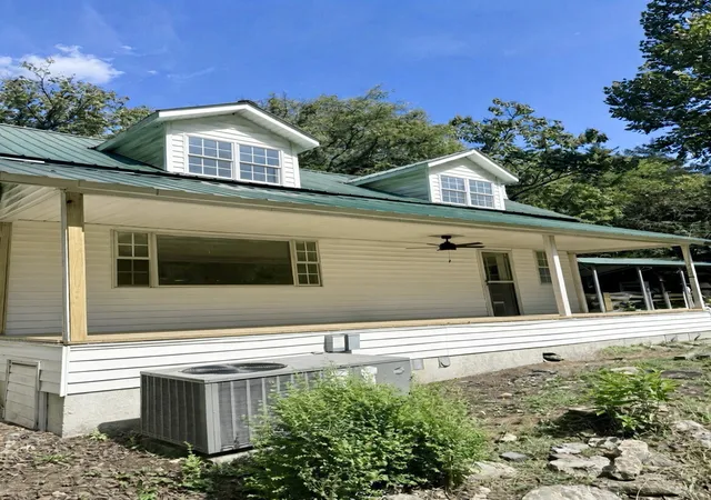 Photo 3 of Sale Pending at 416 Hix Holw Rd, Gainesboro, TN 38562 | MLS# 3256561 | Listing updated on 2026-10-30