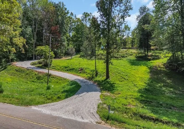 Homes for sale in Dickson, TN | 2040 Turkey Creek Rd, Dickson, TN 37055 | MLS# 3260393