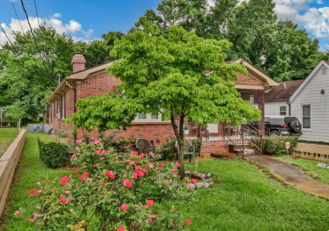 Photo 2 of Single family home for sale at 118 S Campbell St, Hopkinsville, KY 42240 | MLS# 3255114 | Listing updated on 2026-09-26
