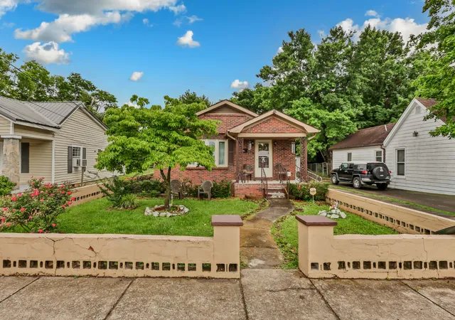 Photo 3 of Single family home for sale at 118 S Campbell St, Hopkinsville, KY 42240 | MLS# 3255114 | Listing updated on 2026-09-26