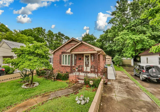 Photo 3 of Single family home for sale at 118 S Campbell St, Hopkinsville, KY 42240 | MLS# 3255114 | Listing updated on 2026-09-26