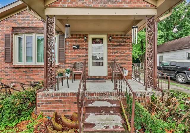 Photo 4 of Single family home for sale at 118 S Campbell St, Hopkinsville, KY 42240 | MLS# 3255114 | Listing updated on 2026-09-26