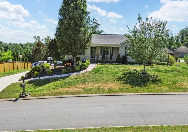 Photo 2 of Single family home for sale at 135 Timberdale Trl Se, Cleveland, TN 37323 | MLS# 3253490 | Listing updated on 2026-09-24