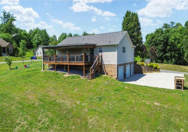 Photo 3 of Single family home for sale at 135 Timberdale Trl SE, Cleveland, TN 37323 | MLS# 3253490 | Listing updated on 2026-09-24