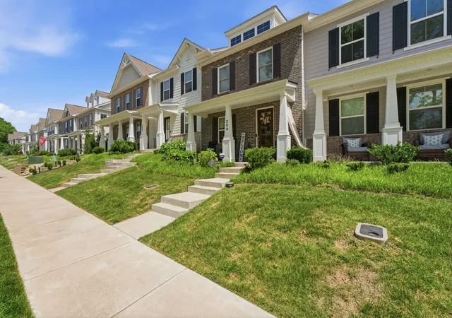 Photo 2 of Townhouse for sale at 384 Hammock Ln, Spring Hill, TN 37174 | MLS# 3255189 | Listing updated on 2026-09-21
