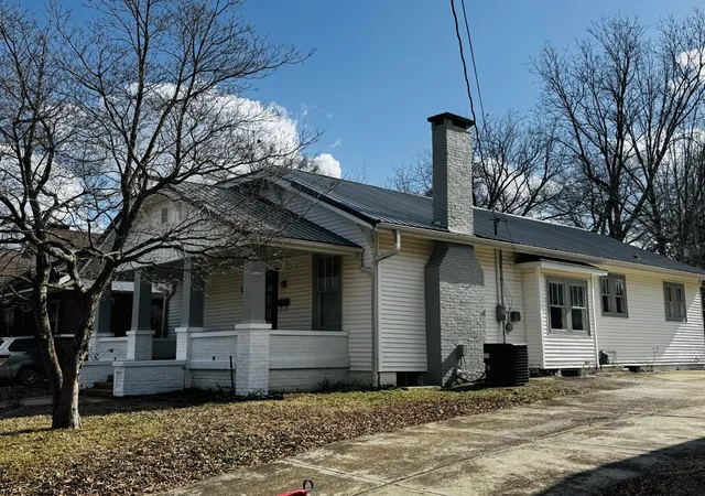 Homes for sale in Paris, TN | 321 Walnut St, Paris, TN 38242 | MLS# 3253500
