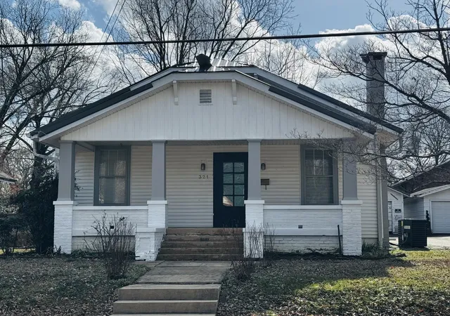 Homes for sale in Paris, TN | 321 Walnut St, Paris, TN 38242 | MLS# 3253500