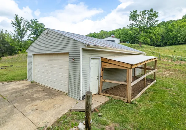 Homes for sale in Hampshire, TN | 4187 Booker Farm Rd, Hampshire, TN 38461 | MLS# 3254898