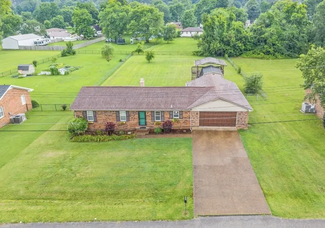 Homes for sale in Hopkinsville, KY | 601 Pineridge Dr, Hopkinsville, KY 42240 | MLS# 3270095