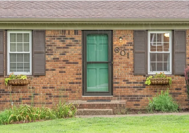 Homes for sale in Hopkinsville, KY | 601 Pineridge Dr, Hopkinsville, KY 42240 | MLS# 3270095