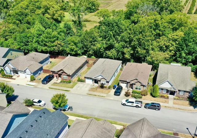Photo 1 of Single family home for sale at 2422 Duxbury Dr, Columbia, TN 38401 | MLS# 3263166 | Listing updated on 2026-09-24