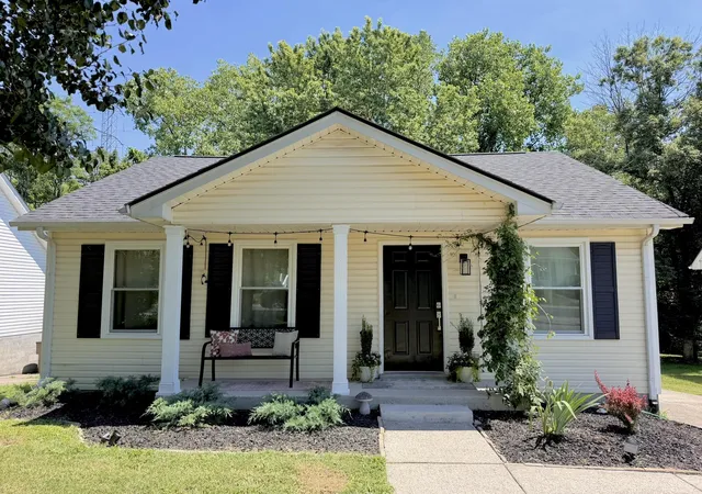 Photo 1 of Sale Pending at 2525 Slaydon Dr, Nashville, TN 37207 | MLS# 3253569 | Listing updated on 2026-09-23