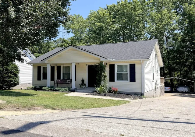 Photo 3 of Sale Pending at 2525 Slaydon Dr, Nashville, TN 37207 | MLS# 3253569 | Listing updated on 2026-09-23