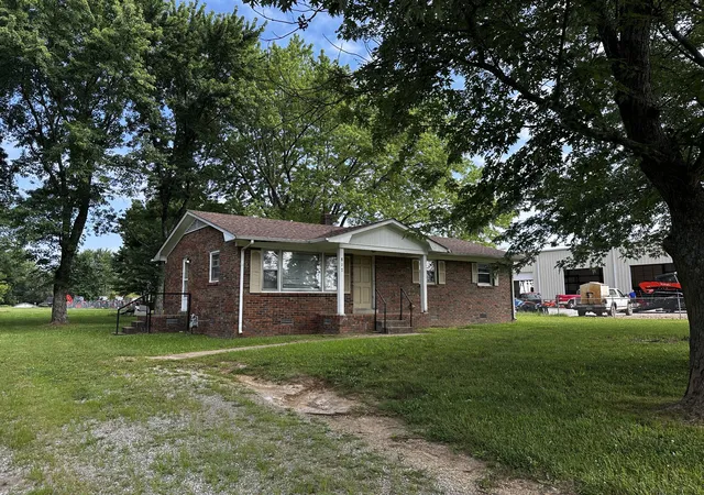 Homes for sale in Loretto, TN | 817 Irvin Ln, Loretto, TN 38469 | MLS# 3254699