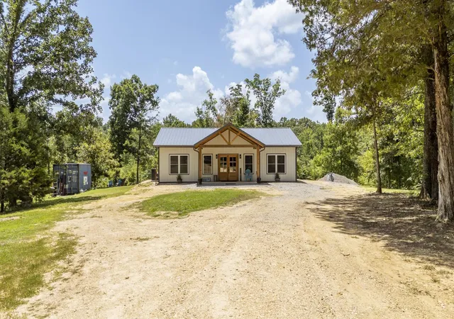 Homes for sale in Savannah, TN | 395 West Dr, Savannah, TN 38372 | MLS# 3253617