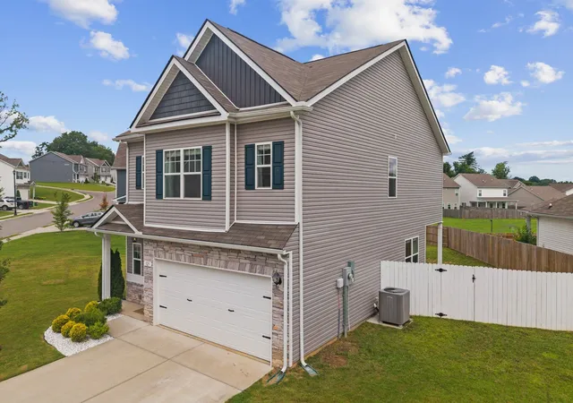 Homes for sale in Columbia, TN | 325 Geneva Ln, Columbia, TN 38401 | MLS# 3279225