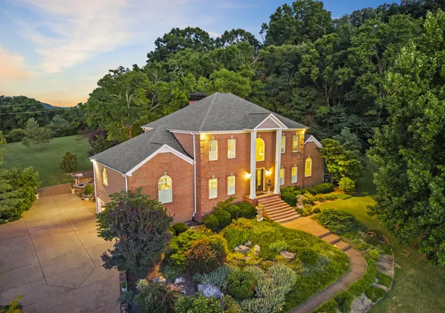 Photo 3 of Single family home for sale at 2629 Goose Crk Byp, Franklin, TN 37064 | MLS# 3278661 | Listing updated on 2026-10-12