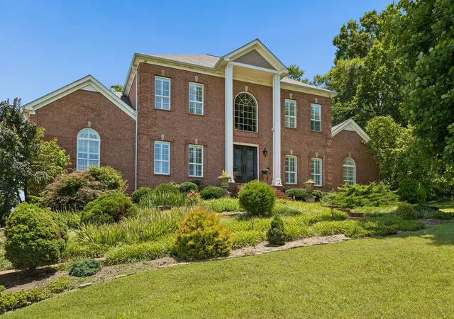 Photo 3 of Single family home for sale at 2629 Goose Crk Byp, Franklin, TN 37064 | MLS# 3278661 | Listing updated on 2026-10-11