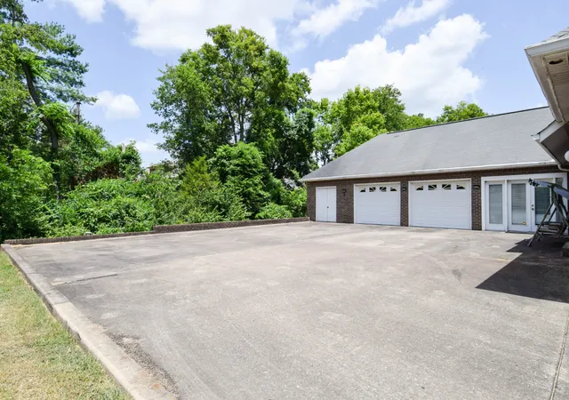Photo 3 of Single family home for sale at 134 Stonehouse Dr, Gallatin, TN 37066 | MLS# 3255019 | Listing updated on 2026-08-28