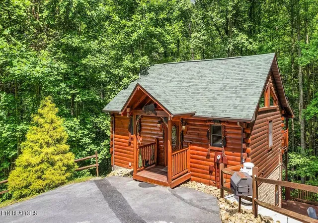 Photo 3 of Single family home for sale at 2429 Shady Crk Way, Sevierville, TN 37862 | MLS# 3302053 | Listing updated on 2026-09-04