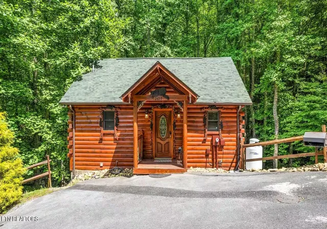 Photo 3 of Single family home for sale at 2429 Shady Crk Way, Sevierville, TN 37862 | MLS# 3302053 | Listing updated on 2026-09-04