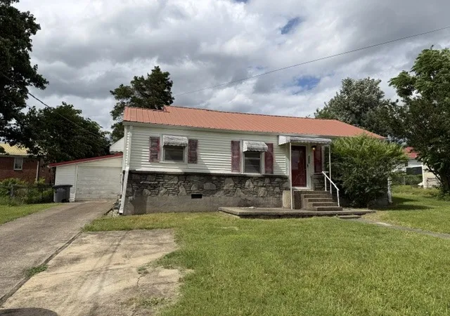 Homes for sale in Fayetteville, TN | 1505 Lawndale St, Fayetteville, TN 37334 | MLS# 3254839