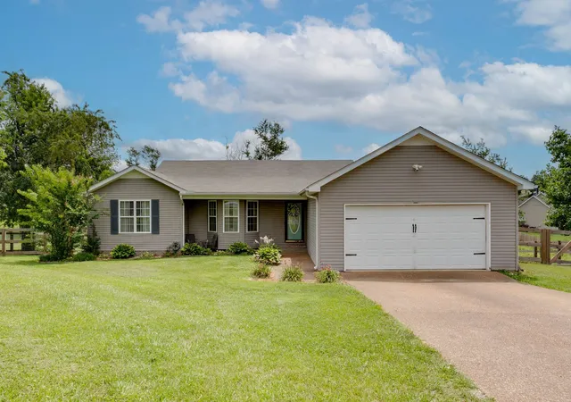 Homes for sale in Bon Aqua, TN | 6003 Hill Cir, Bon Aqua, TN 37025 | MLS# 3255141
