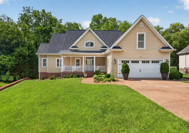 Homes for sale in Sparta, TN | 415 River Oaks Dr, Sparta, TN 38583 | MLS# 3255060