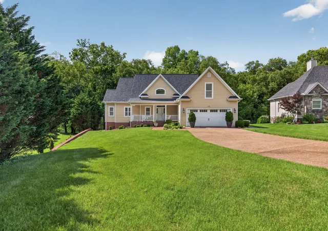 Homes for sale in Sparta, TN | 415 River Oaks Dr, Sparta, TN 38583 | MLS# 3255060