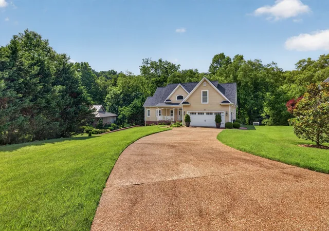 Homes for sale in Sparta, TN | 415 River Oaks Dr, Sparta, TN 38583 | MLS# 3255060