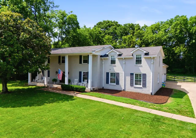 Photo 1 of Single family home for sale at 5212 Williamsburg Rd, Brentwood, TN 37027 | MLS# 3254957 | Listing updated on 2026-07-21