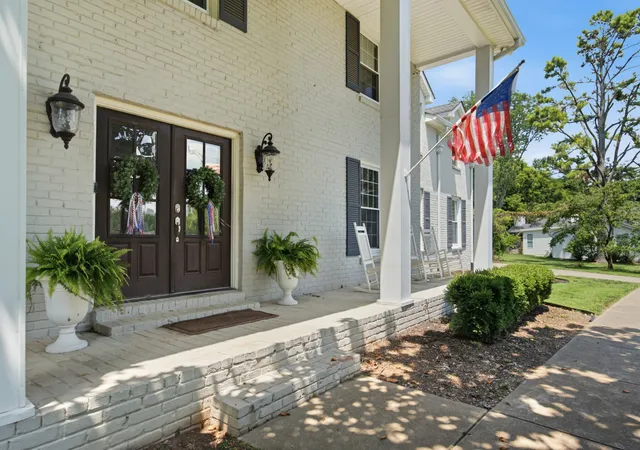 Photo 2 of Single family home for sale at 5212 Williamsburg Rd, Brentwood, TN 37027 | MLS# 3254957 | Listing updated on 2026-07-21