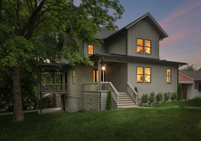 1st image of 606 S 15th St, Nashville, TN 37206 | MLS# 3254997