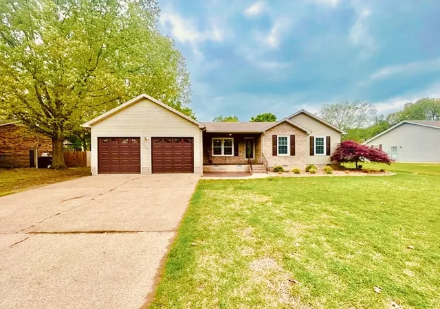 Homes for sale in Paris, TN | 208 Greenwood Dr, Paris, TN 38242 | MLS# 3254951