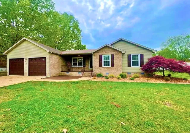 Homes for sale in Paris, TN | 208 Greenwood Dr, Paris, TN 38242 | MLS# 3254951