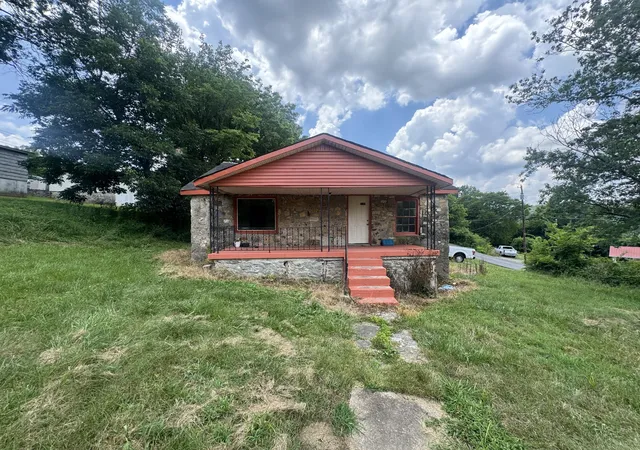 Homes for sale in Pulaski, TN | 515 Mitchell St, Pulaski, TN 38478 | MLS# 3262852
