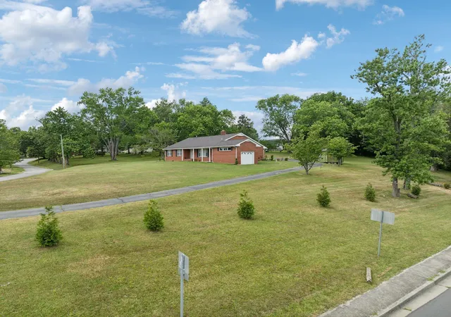 Homes for sale in Smithville, TN | 114 Calhoun St, Smithville, TN 37166 | MLS# 3255383