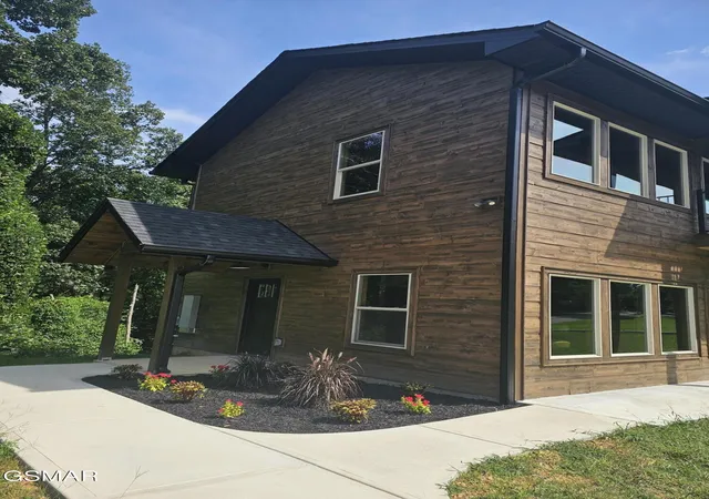 Photo 3 of Sale Pending at 2613 Highland Park Dr, Pigeon Forge, TN 37863 | MLS# 3263374 | Listing updated on 2026-09-28
