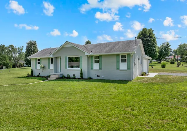 2nd image of 202 Lee Ln, Shelbyville, TN 37160 | MLS# 3256568