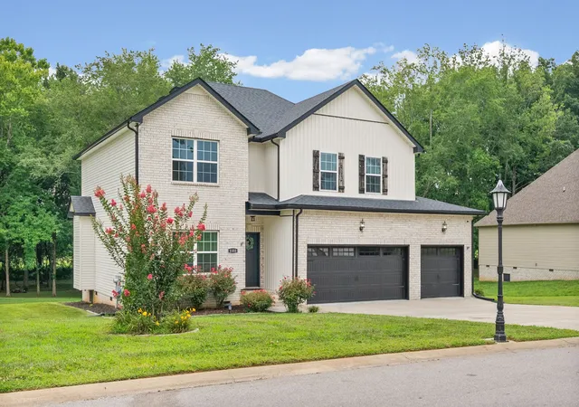 Photo 4 of Single family home for sale at 1333 Morning Star Dr, Clarksville, TN 37042 | MLS# 3255186 | Listing updated on 2026-08-20