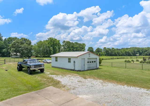 Photo 3 of Single family home for sale at 41 Harding Rd, Leoma, TN 38468 | MLS# 3256134 | Listing updated on 2026-08-22