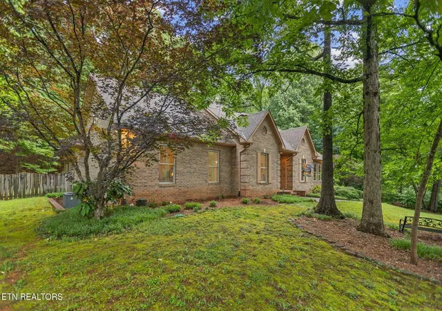 3rd image of 5227 Beverly Oaks Dr, Knoxville, TN 37918 | MLS# 3255172
