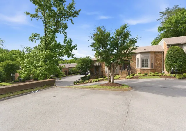 Photo 2 of Townhouse for sale at 534 Armistead Pl, Nashville, TN 37215 | MLS# 3302298 | Listing updated on 2026-08-30