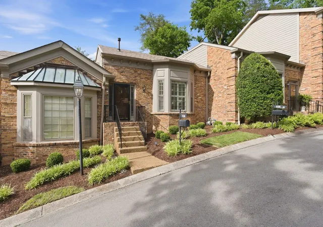 Photo 3 of Townhouse for sale at 534 Armistead Pl, Nashville, TN 37215 | MLS# 3302298 | Listing updated on 2026-09-25