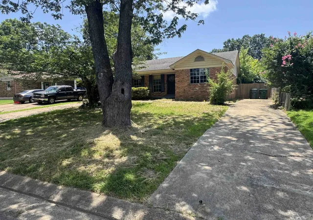 Homes for sale in Southaven, MS | 1841 Brookhaven Dr, Southaven, MS 38671 | MLS# 3255214