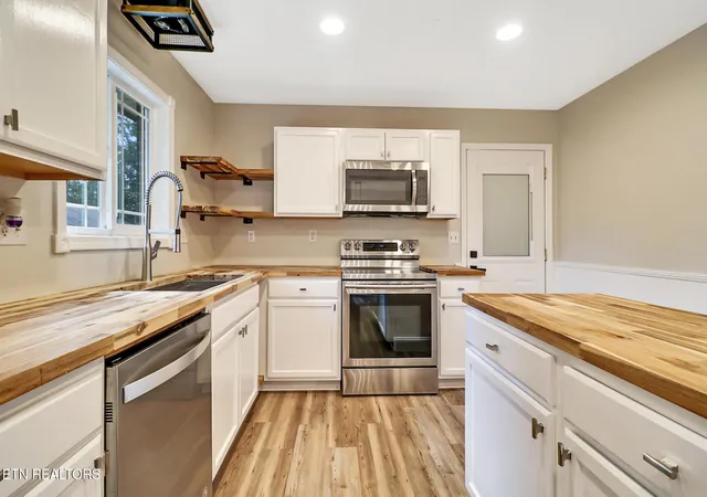 Photo 3 of Sale Pending at 181 Bradrock St, Crossville, TN 38571 | MLS# 3255225 | Listing updated on 2026-08-30