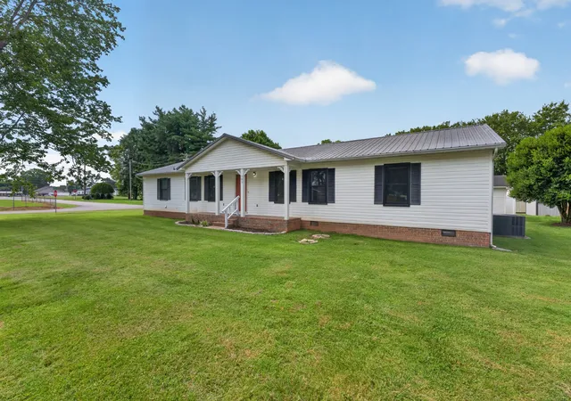 Homes for sale in Winchester, TN | 101 Lisa Cir, Winchester, TN 37398 | MLS# 3255445