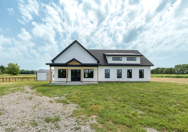 Homes for sale in Petersburg, TN | 2985 Lewisburg Hwy, Petersburg, TN 37144 | MLS# 3262110