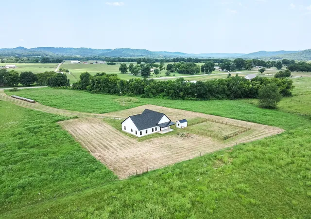 3rd image of 2985 Lewisburg Hwy, Petersburg, TN 37144 | MLS# 3262110