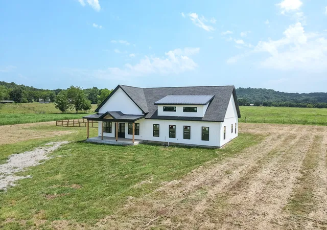 Homes for sale in Petersburg, TN | 2985 Lewisburg Hwy, Petersburg, TN 37144 | MLS# 3262110